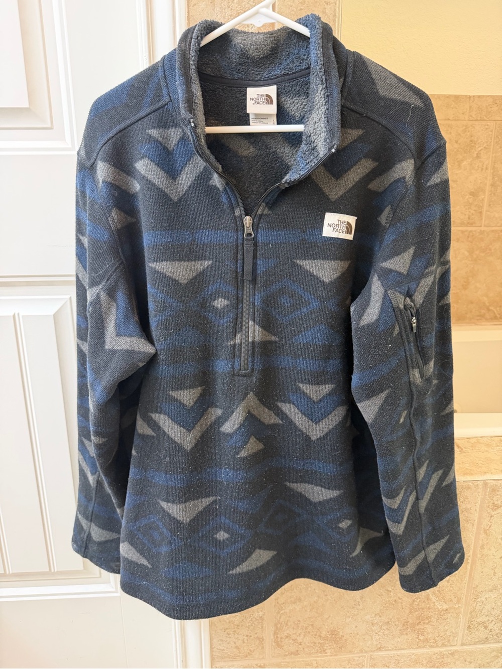 The North Face Men's Navy and Gray Patterned 1/4 Zip Fleece Pullover